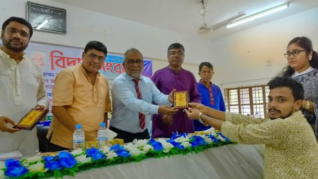 ইবির বাংলা বিভাগে বিদায়ী সংবর্ধনা