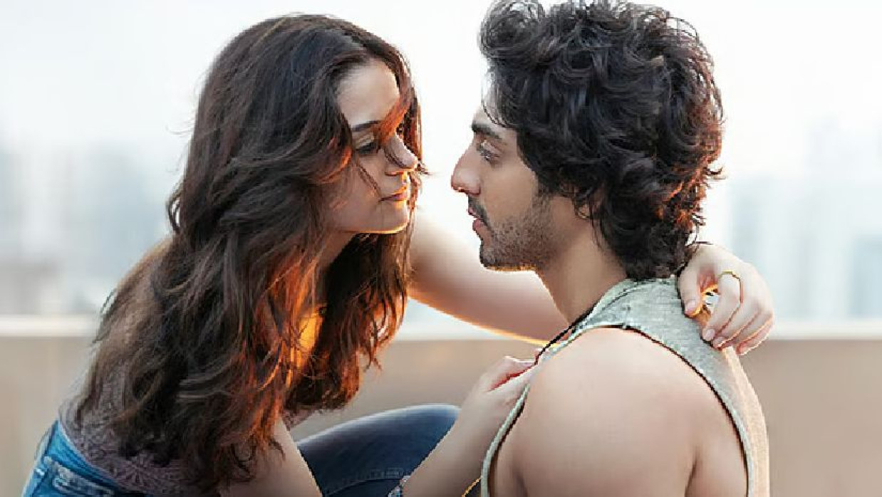 ‘সাইয়ারা’ সিনেমার দৃশ্যে আহান পান্ডে এবং অনীত পাড্ডা