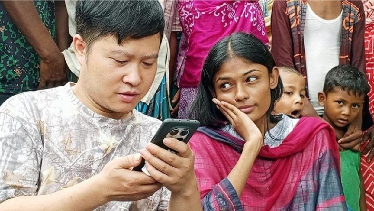 চীনা যুবক ইয়ং সং সং ও  সুরভী আক্তার