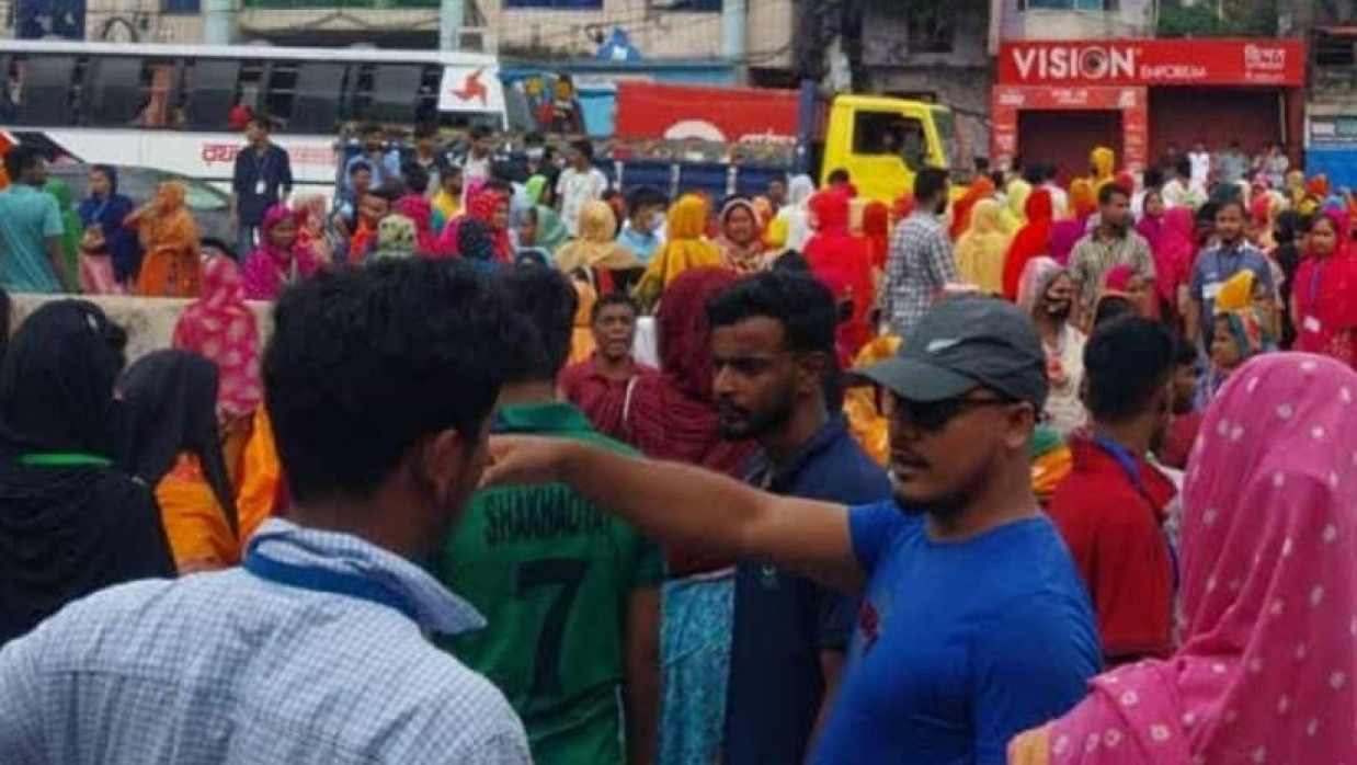 শ্রমিকদের বিক্ষোভ