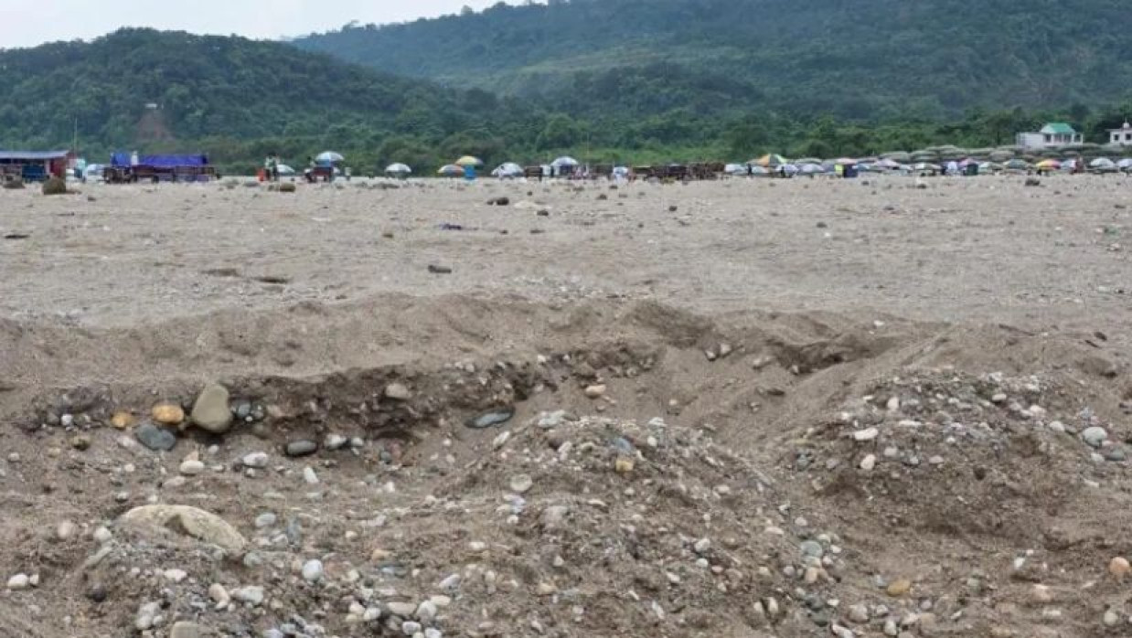 ভোলাগঞ্জের সাদা পাথর 