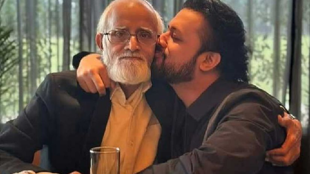 সংগীতশিল্পী আতিফ আসলামের বাবা মুহাম্মদ আসলাম মারা গেছেন