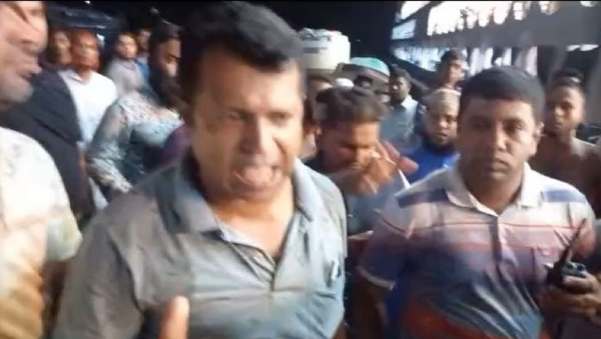 লঞ্চঘাটে শিক্ষকদের সঙ্গে বাগবিতণ্ডা 