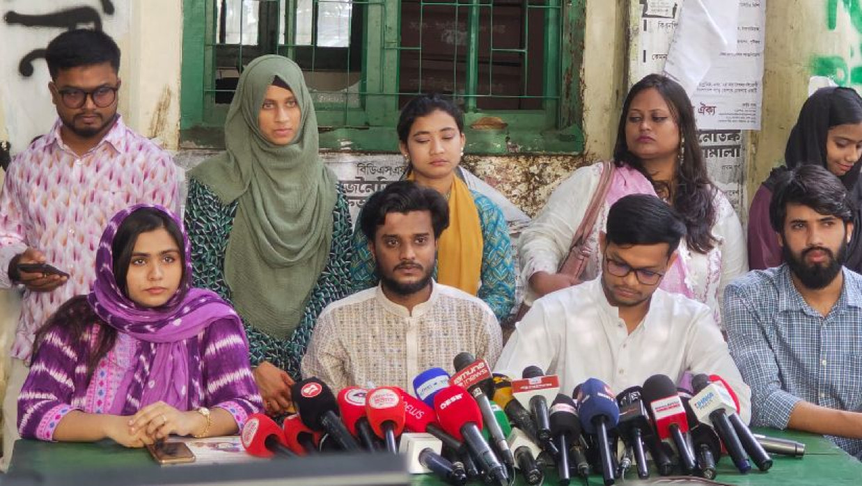 মধুর ক্যান্টিনে ডাকসু নিয়ে সংবাদ সম্মেলন