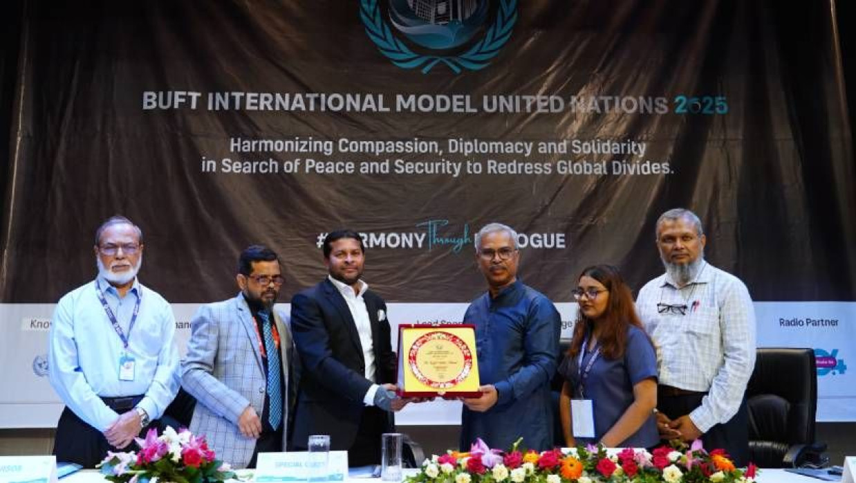 অনুষ্ঠানের উদ্বোধন করেন বিইউএফটি বোর্ড অব ট্রাস্টিজের চেয়ারম্যান ফারুক হাসান