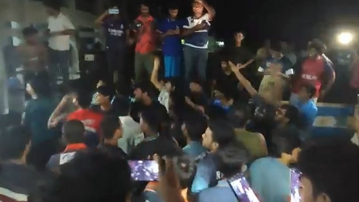  ১৫ আগস্টের প্রথম প্রহরে ঢাবিতে ডিজে পার্টি