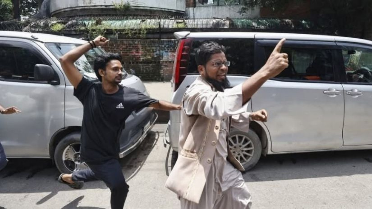 ভাইরাল হওয়া সিদ্দিক ধানমন্ডিতে মারধরের শিকার