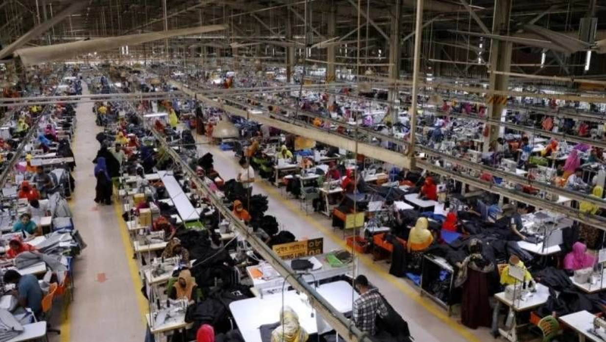 একটি তৈরি পোশাক কারখানা