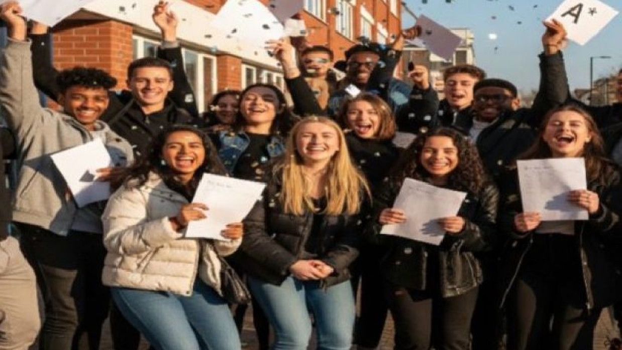 ব্রিটেনে বাংলাদেশিদের সাফল্য