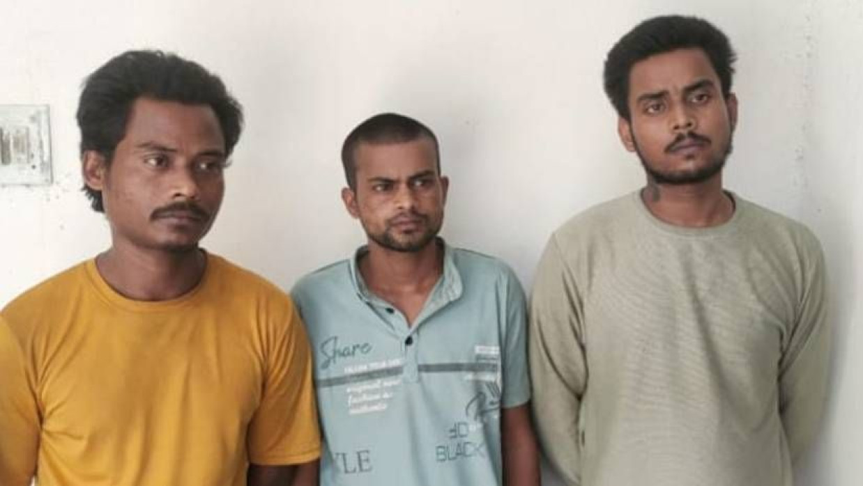 পুশইন করা তিনজন