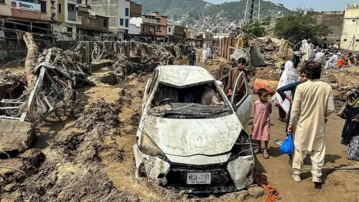 পাকিস্তানের খাইবার পাখতুনখোয়ায় বন্যা ও বৃষ্টিতে মৃতের সংখ্যা ৩০০ ছাড়িয়েছে