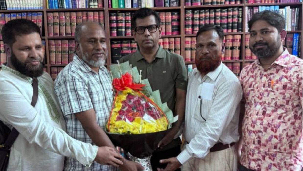 তাজুল ইসলামের সঙ্গে তৃতীয় শ্রেণির কর্মচারী সংগঠনের নেতারা