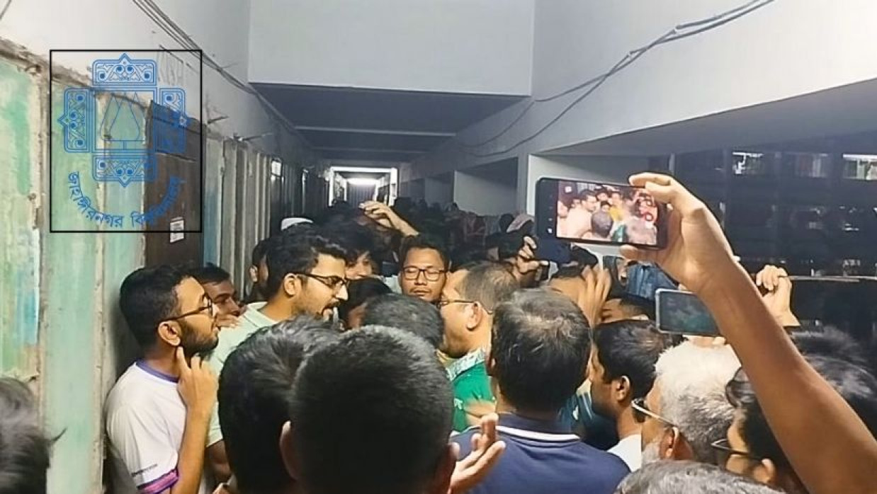 হলগুলোকে অছাত্রমুক্ত করার অভিযানে গিয়ে বাধার সম্মুখীন হয় জাবি প্রশাসন