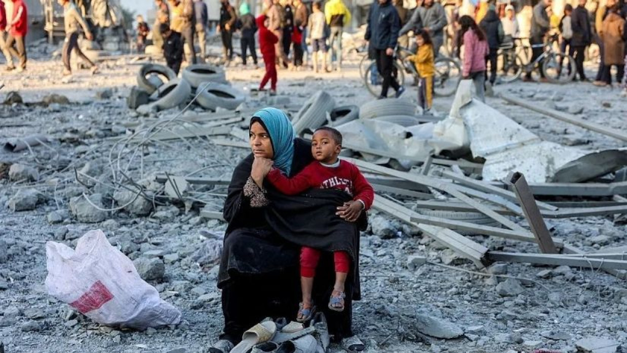 বিধ্বস্ত গাজাবাসী