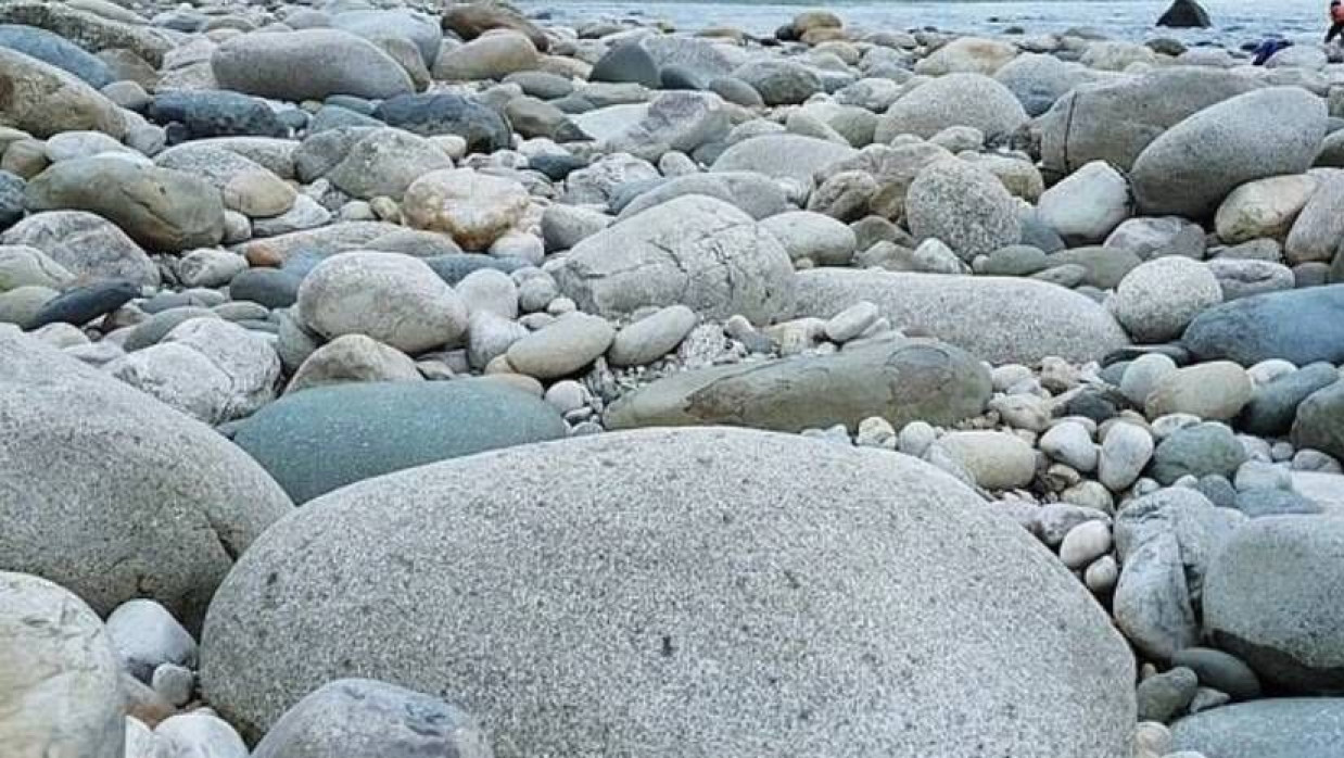 সিলেট জেলার ভোলাগঞ্জে সাদা পাথর