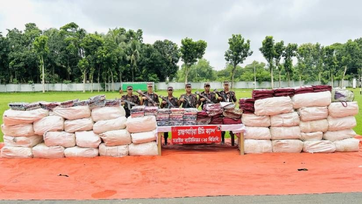 জব্দ করা ভারতীয় লেহেঙ্গা ও শাড়ি