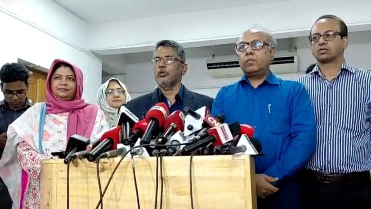 কথা বলছেন প্রধান রিটার্নিং কর্মকর্তা অধ্যাপক মোহাম্মদ জসীম উদ্দিন