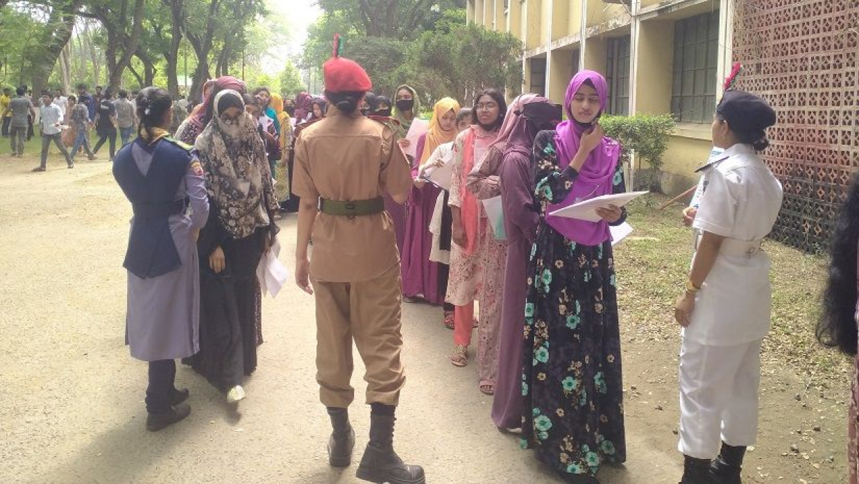 বিশ্ববিদ্যালয়ের ভর্তি পরীক্ষায় অংশগ্রহণকারী শিক্ষার্থী