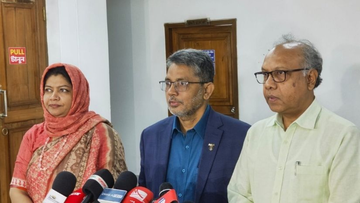 ডাকসু নির্বাচন সংশ্লিষ্টদের প্রেস ব্রিফিং