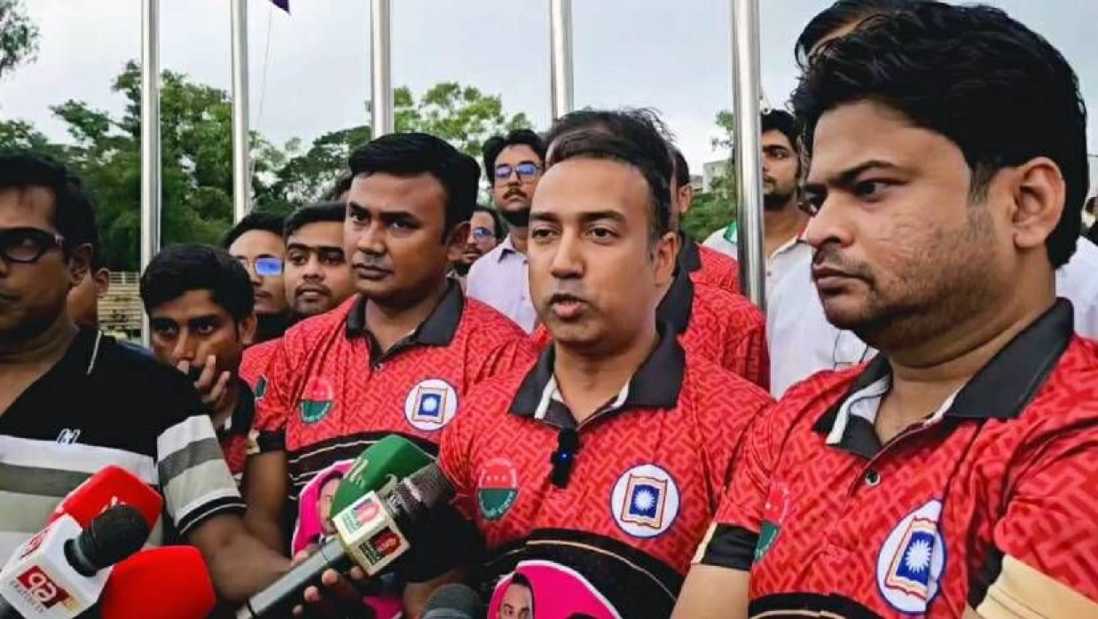 ডেমোক্রেটিব ফর অল উইমেন আন্তঃহল ফুটবল প্রতিযোগিতার উদ্বোধন শেষে বক্তব্য দিচ্ছেন বাফুফের সভাপতি তাবিথ আউয়াল