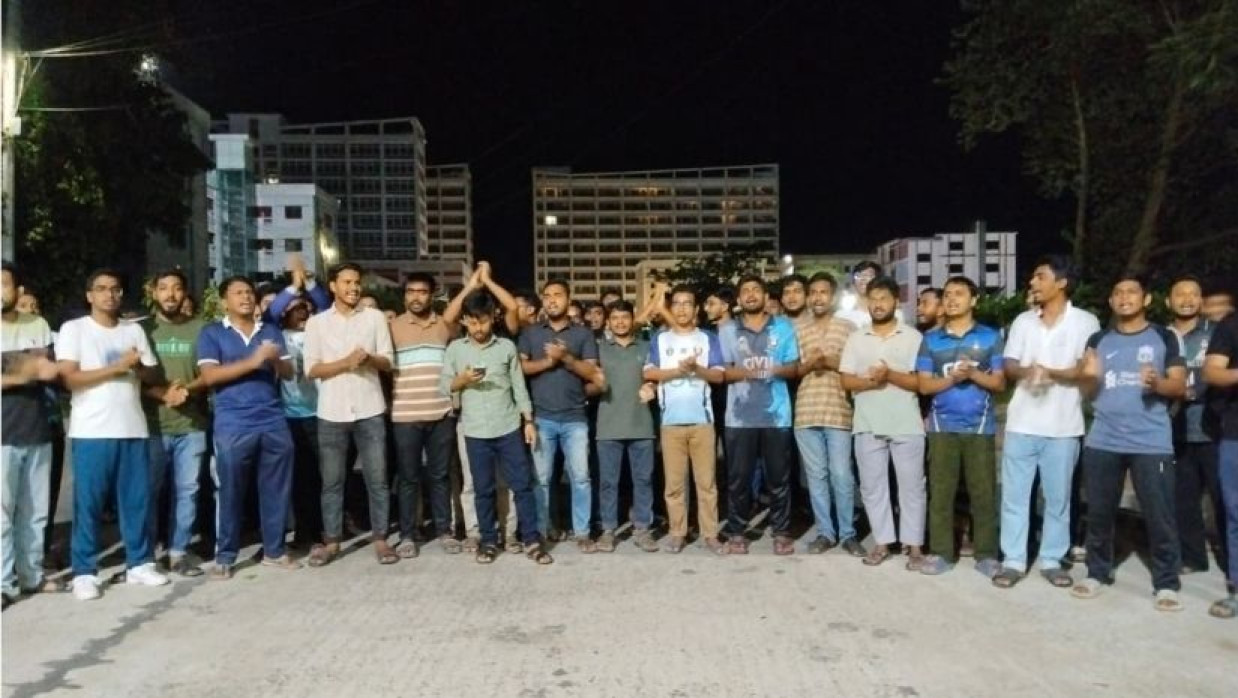 প্রকৌশলীদের ‘কুলাঙ্গার’ আখ্যায়িত করার প্রতিবাদে পাবিপ্রবিতে বিক্ষোভ