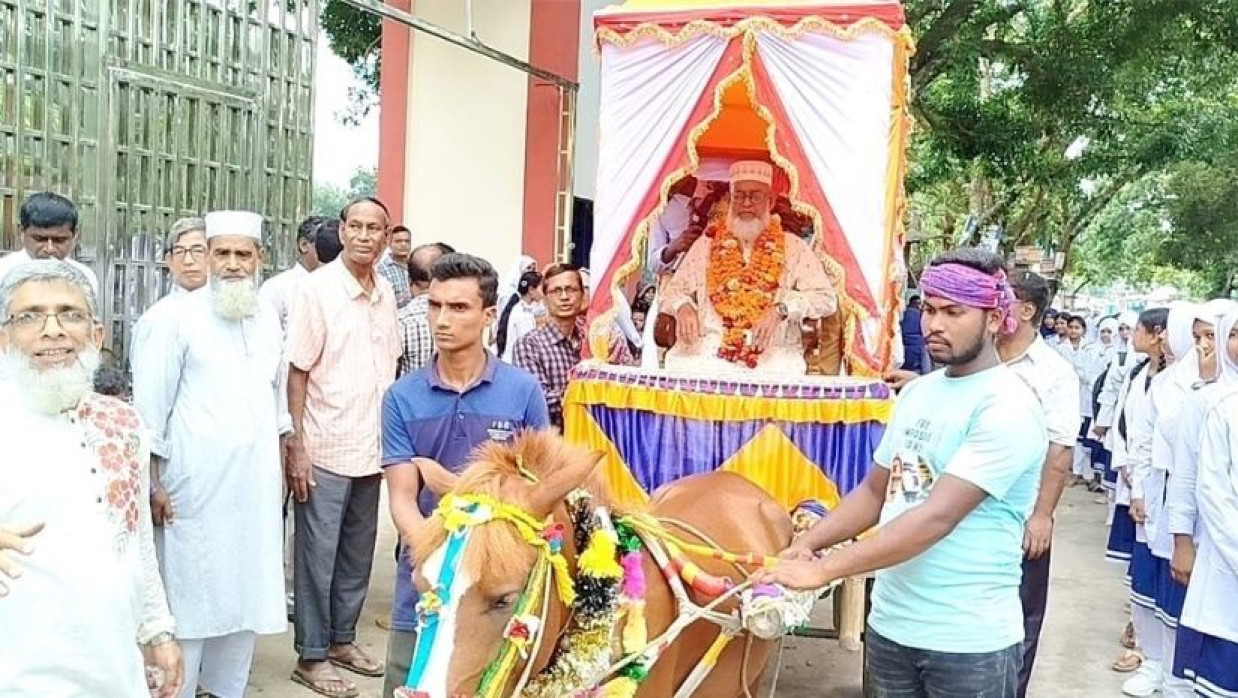ঘোড়ার গাড়িতে করে শিক্ষকের বিদায় 