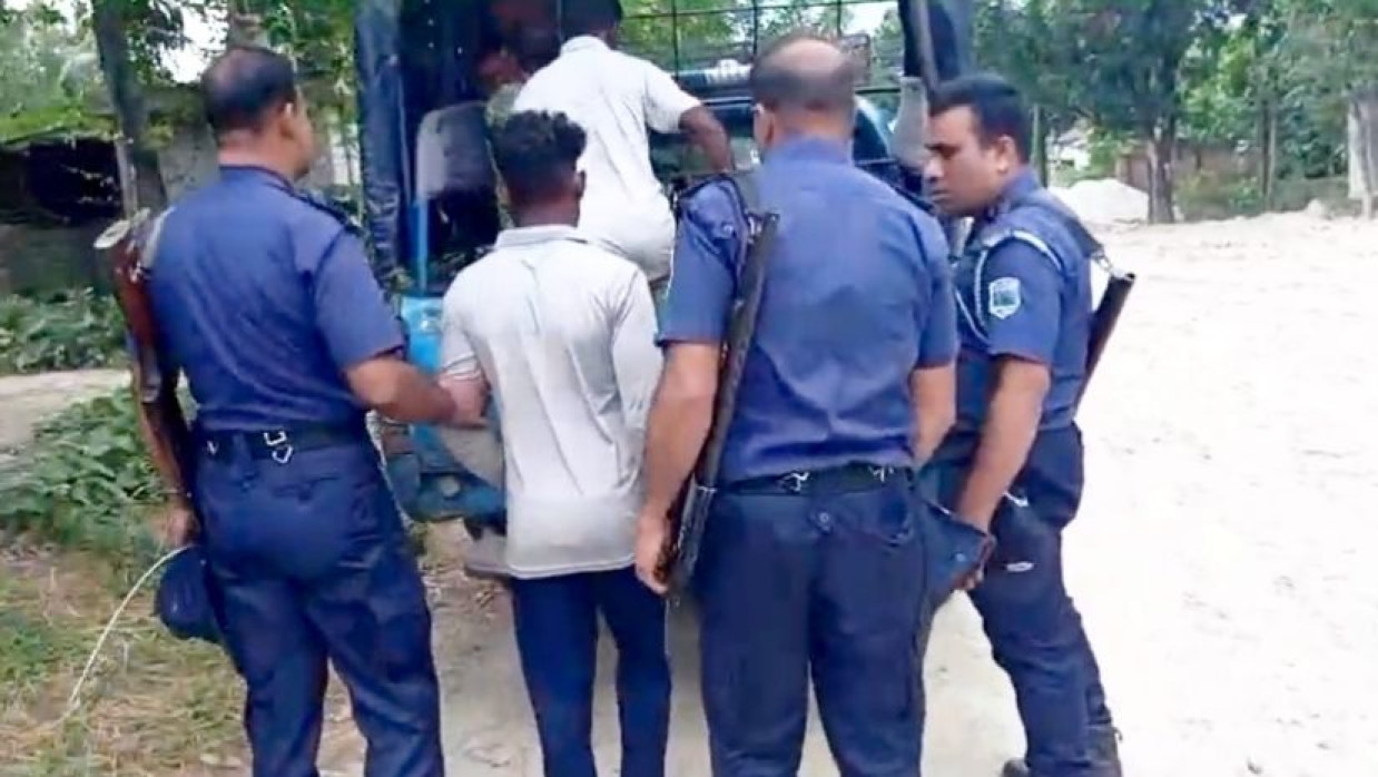  যৌথ অভিযানে গ্রেপ্তার মাসুম, আদিল ও জাহিদুল