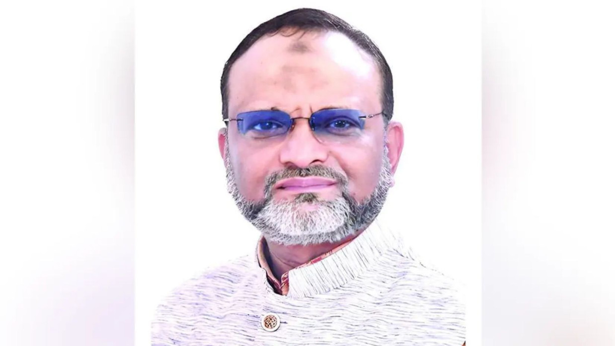 বিশ্ববিদ্যালয়ের উপাচার্য অধ্যাপক ড. নিয়াজ আহমদ খান