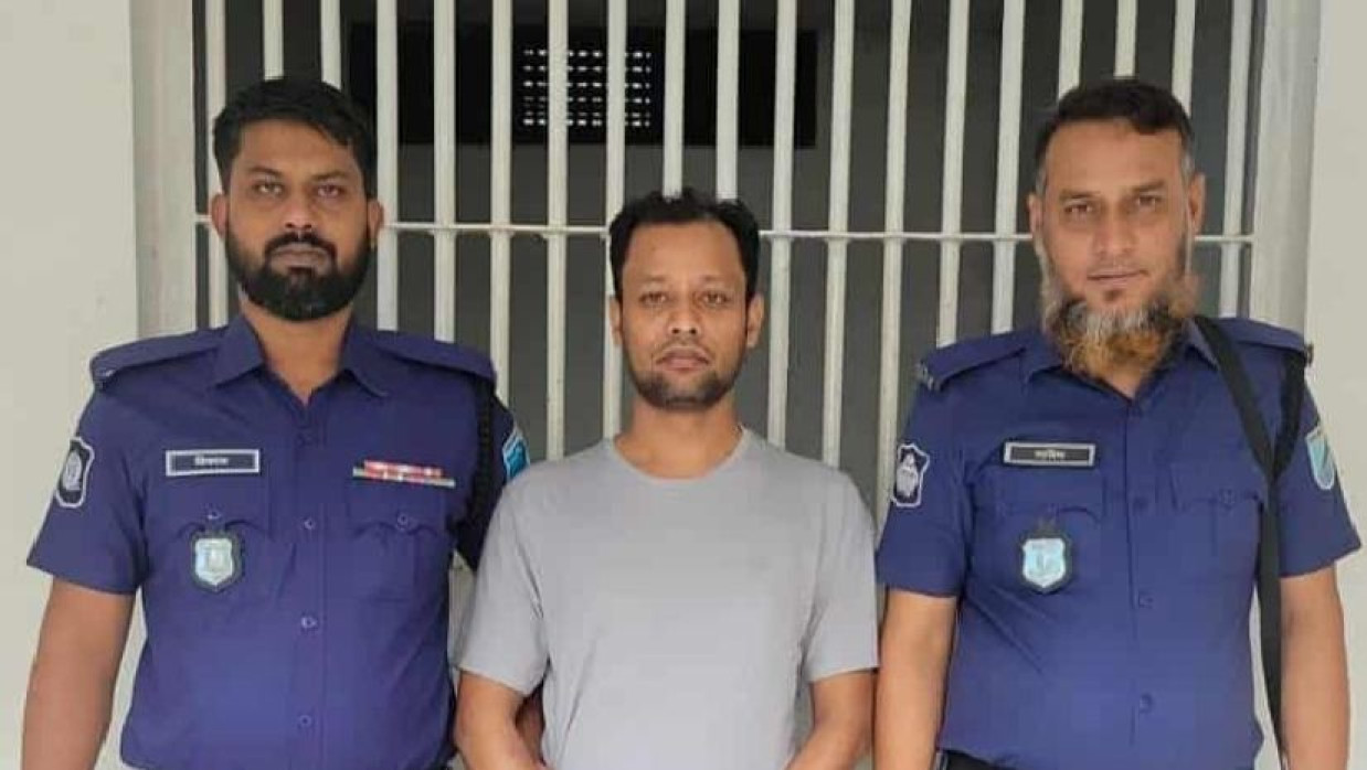 গ্রেপ্তার হওয়া মাহমুদুর রহমান