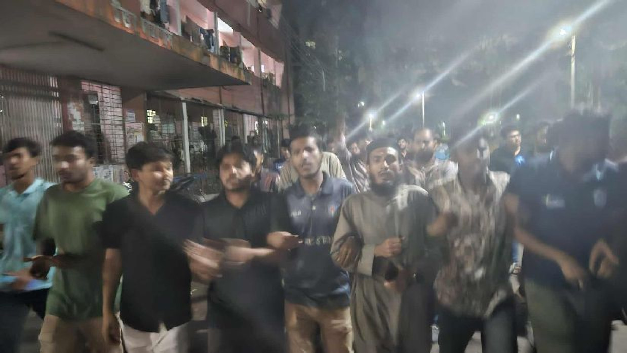 ঢাকা কলেজ ছাত্রদল নেতার বিরুদ্ধে বিক্ষোভ 