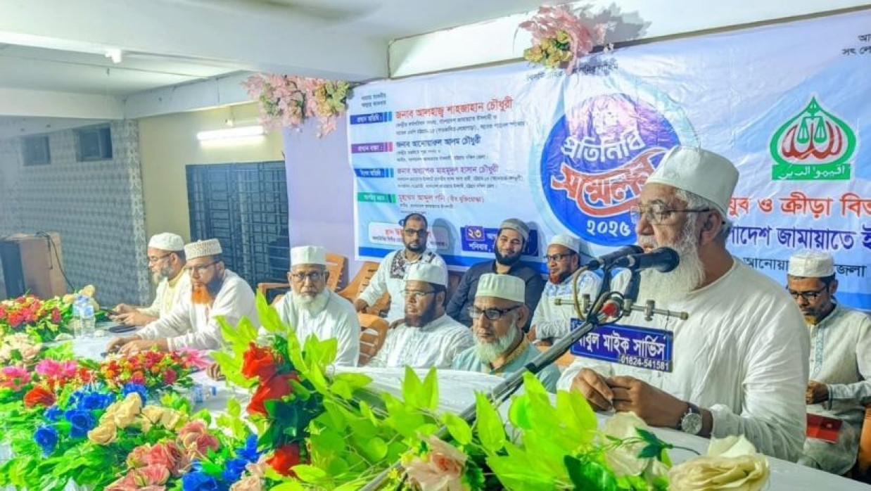 সম্মেলন বক্তব্য রখছেন আলহাজ্ব শাহজাহান চৌধুরী