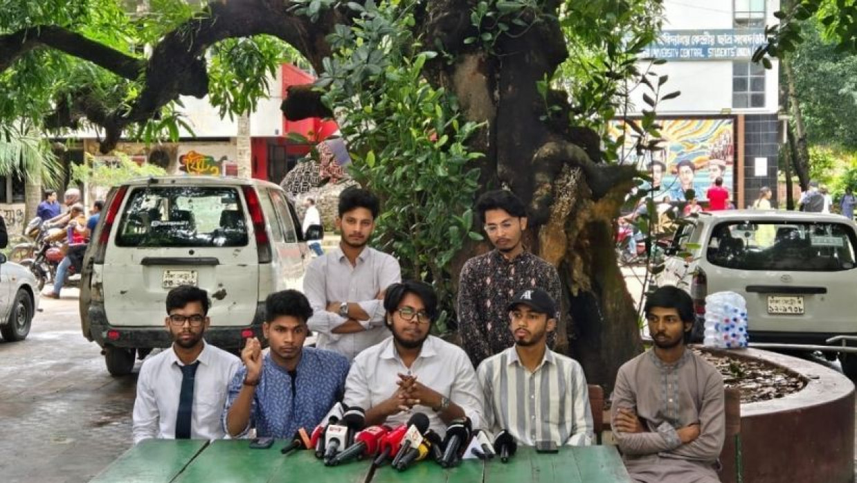 ডাকসু পদপ্রার্থী এবি জুবায়েরসহ কয়েকজন সদস্য