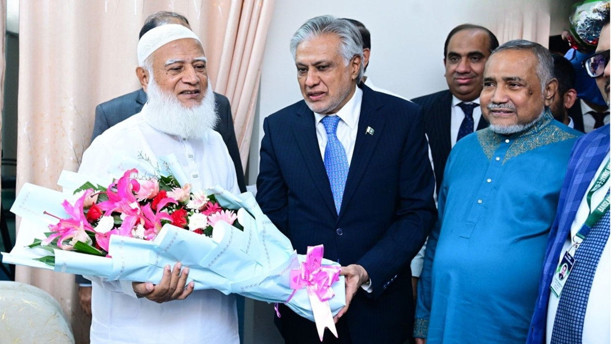 জামায়াত আমিরের সঙ্গে সৌজন্য সাক্ষাৎ করেন পাকিস্তানের উপ-প্রধানমন্ত্রী