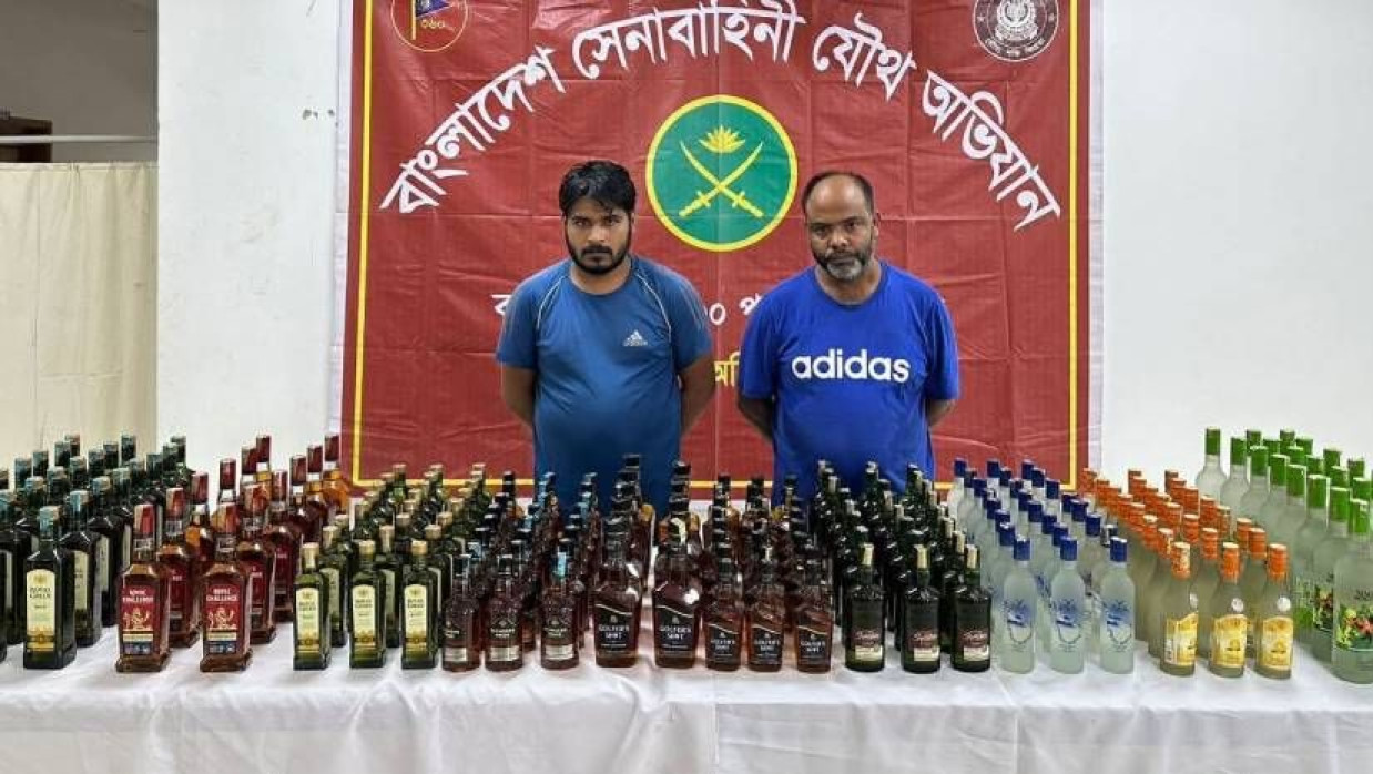 মদসহ আটক দুজন