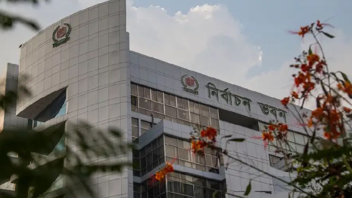 বিচার, প্রশাসন ও পুলিশে বড় রদবদলে বেজে উঠছে নির্বাচনী প্রস্তুতির সুর