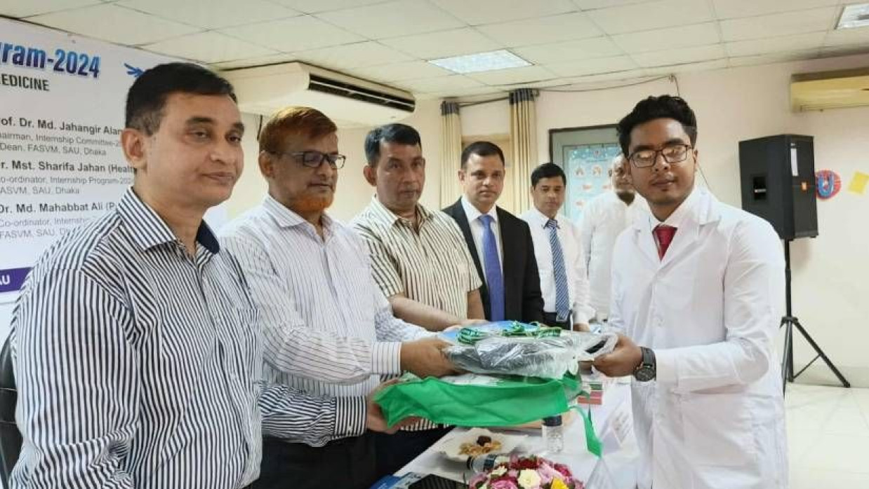 ওরিয়েন্টেশন অনুষ্ঠানে প্রধান অতিথি ছিলেন শেকৃবি উপাচার্য অধ্যাপক ড. মো. আব্দুল লতিফ