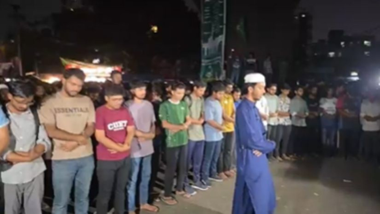 গায়েবানা নামাজ পড়েছেন চুয়েট শিক্ষার্থীরা