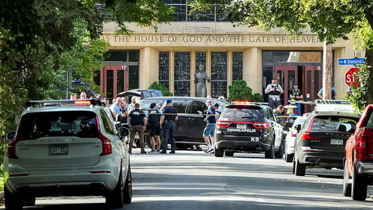 যুক্তরাষ্ট্রের একটি ক্যাথলিক স্কুলে বন্দুকধারীর হামলা