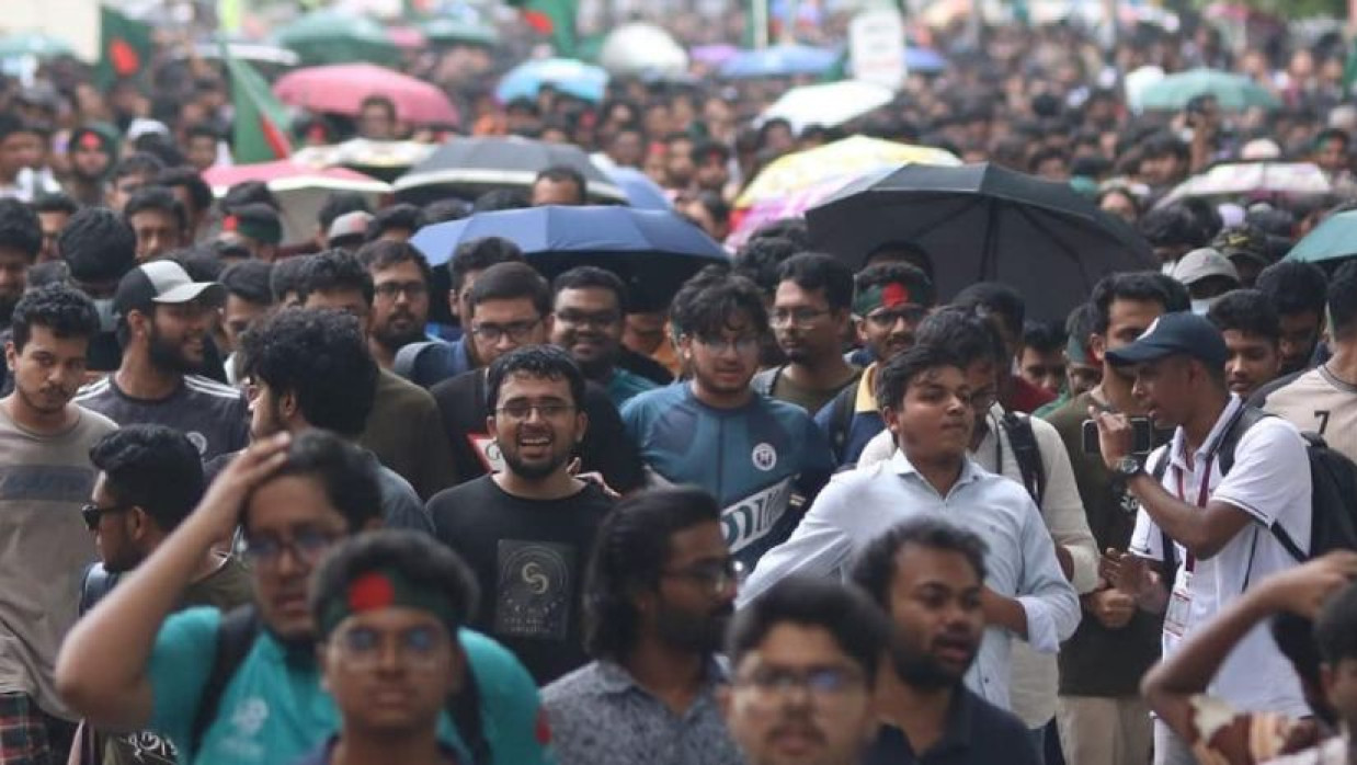 আন্দোলনরত বিভিন্ন প্রকৌশল বিশ্ববিদ্যালয়ের শিক্ষার্থীরা