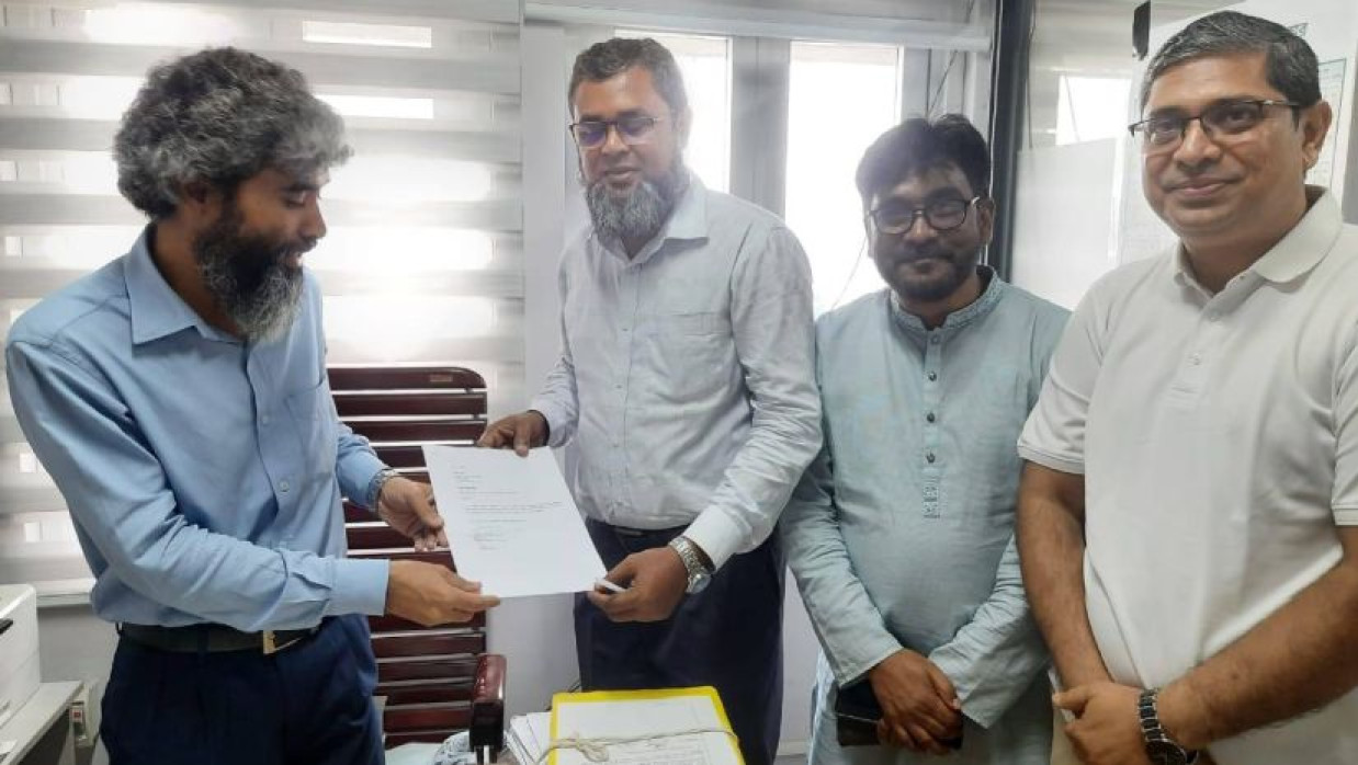 মন্ত্রণালয়ে বিএনপি নেতা মীর শাহে আলমকে সঙ্গে নিয়ে উপাচার্য হিসেবে যোগদান করছেন অধ্যাপক কুদরত-ই-জাহান