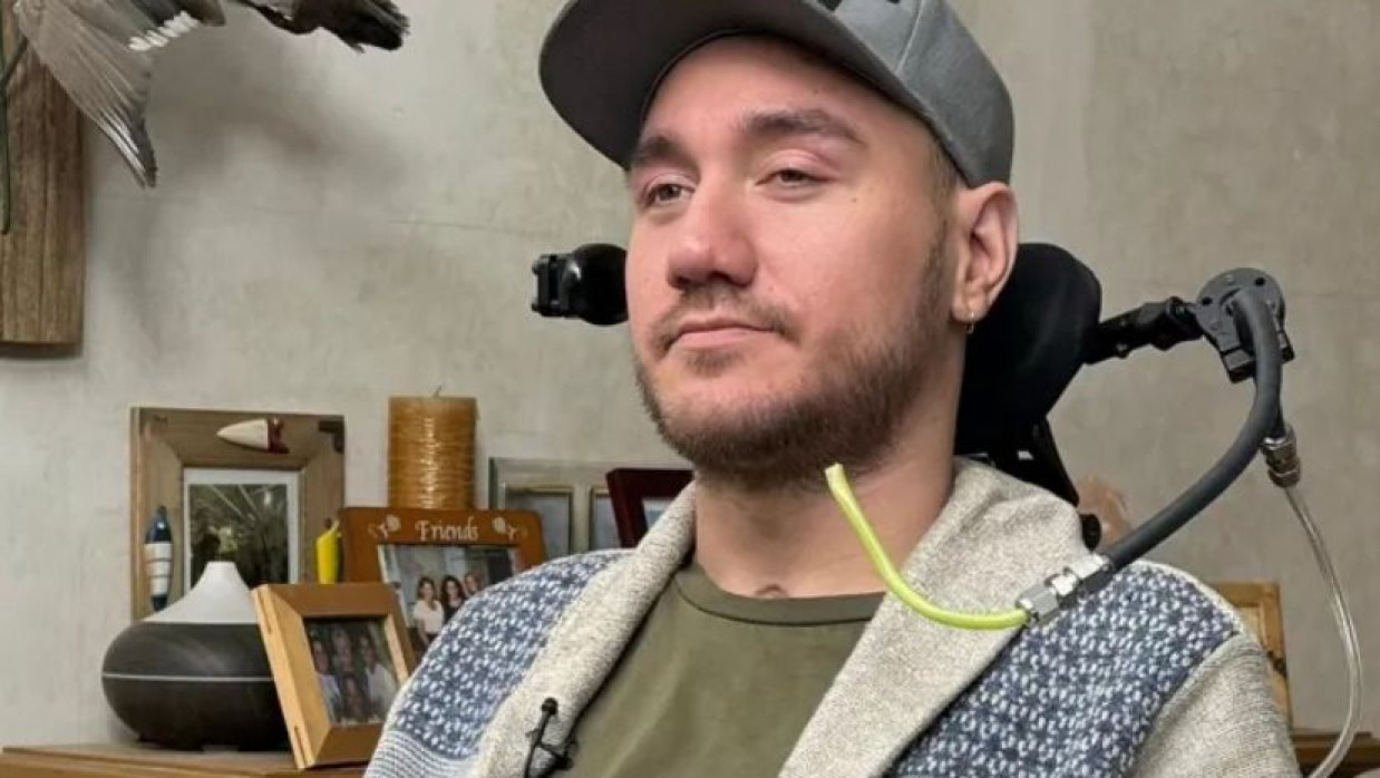 পক্ষাঘাতগ্রস্ত যুবক নোল্যান্ড আরবগ