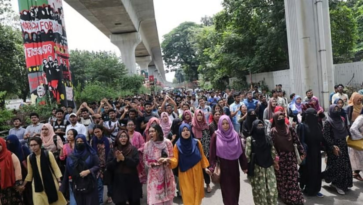 আগারগাঁও অবরোধ শেকৃবি শিক্ষার্থীদের