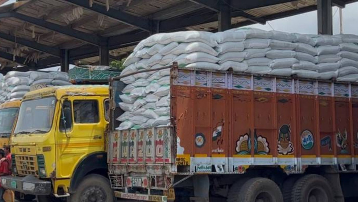 ভারত থেকে বেনাপোল স্থলবন্দর দিয়ে চাল আমদানি