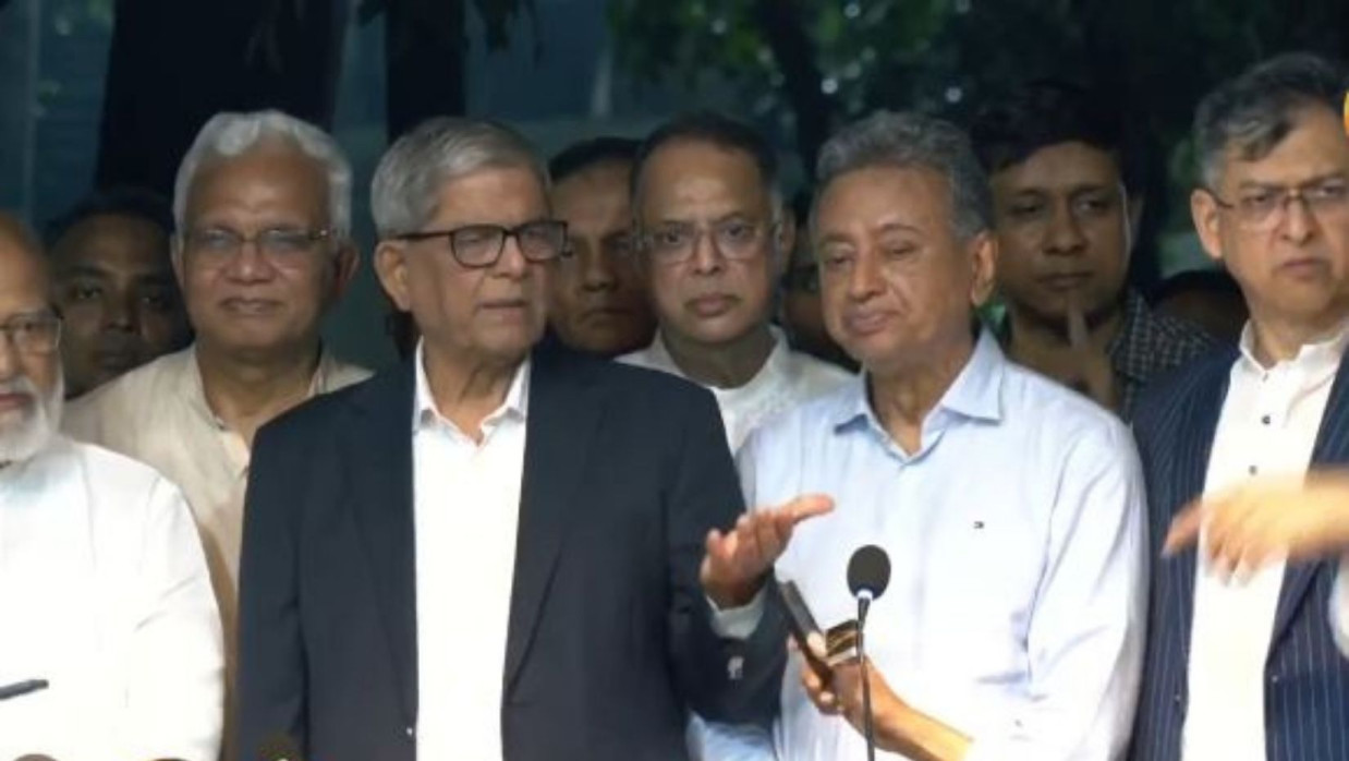 বিএনপি নেতারা কথা বলছেন