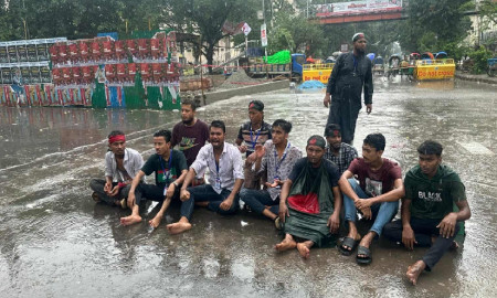 ২৪ ঘণ্টারও বেশি সময় ধরে অবরোধ শাহবাগ