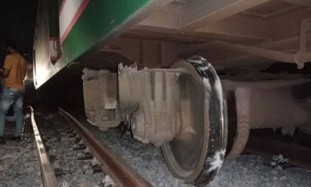 খুলনাগামী জাহানাবাদ এক্সপ্রেস লাইনচ্যুত