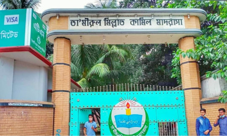 তা’মীরুল মিল্লাতে হল সংস্কারের দাবিতে আন্দোলন, শিক্ষার্থীদের প্রবেশপত্র জব্দ
