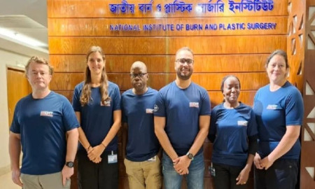 যুক্তরাজ্যের জরুরি চিকিৎসক দল ঢাকায়
