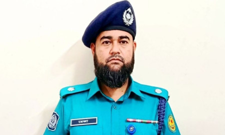 পুলিশের এডিসিকে ছুরি মেরে পালাল ছিনতাইকারী