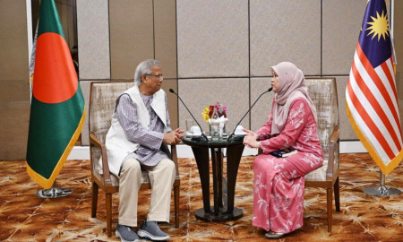  প্রধান উপদেষ্টা অধ্যাপক মুহাম্মদ ইউনূসের সঙ্গে সৌজন্য সাক্ষাৎ করেন মালয়েশিয়ার শিক্ষামন্ত্রী ওয়াইবি ফাদলিনা